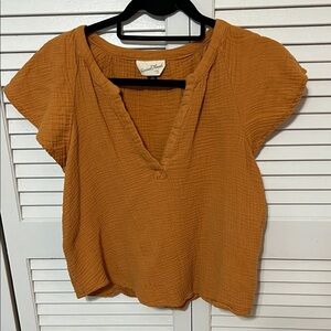 Universal Thread Women's mustard Top